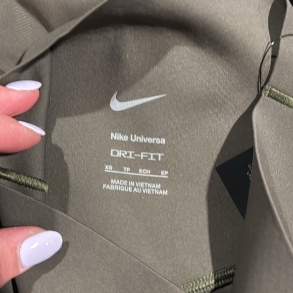 Nike Dri Fit High Rise 8 Inch Shorts Olive Green Extra Small - Picture 11 of 12